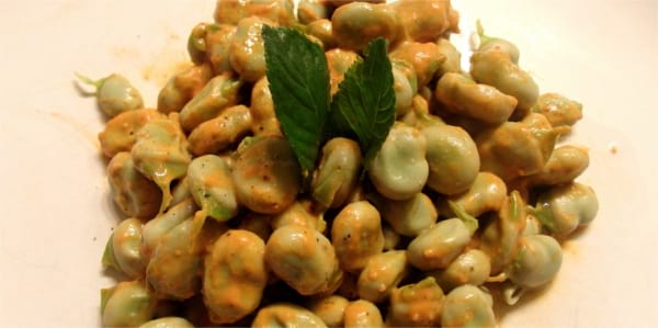 Favetes tendres amb romesco Foto del plat
