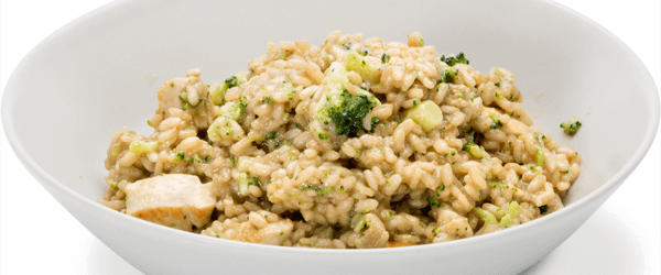 <em>Risotto</em> de pollastre i bròquil Foto del plat